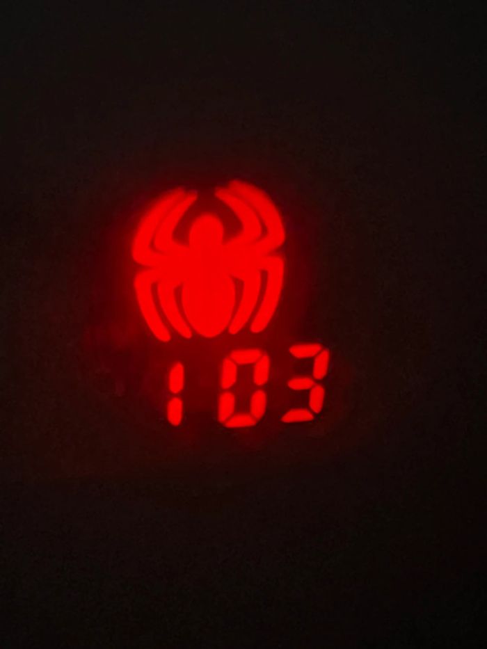 Réveil radio avec projection spider man 2010 - photo numéro 2