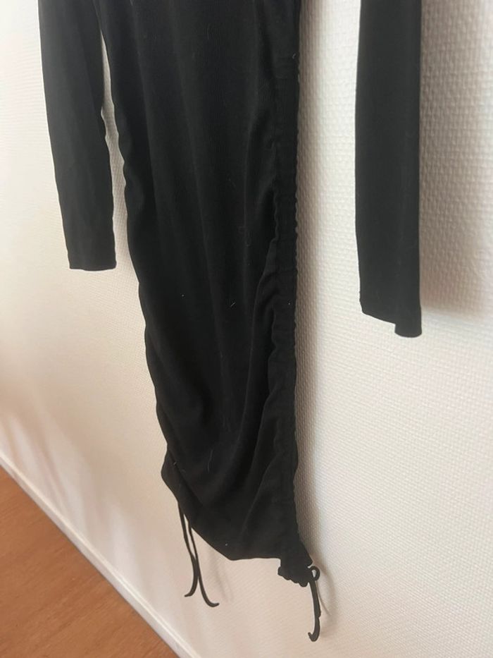 Robe moulante à cordons - photo numéro 2