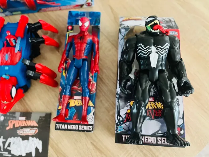 Jouets Spider man et Venum