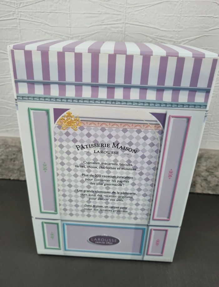 Bibliothèque comprenant 8 livres de recettes de pâtisserie - photo numéro 2