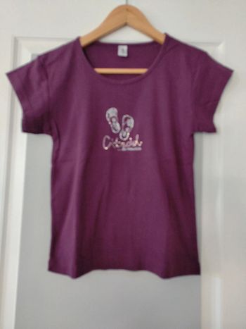 Tee shirt complètement neuf