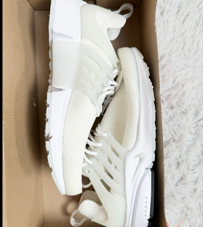 Baskets Nike Air Presto – Taille 39 – blanc cassé – Neuf avec étiquette - photo numéro 4