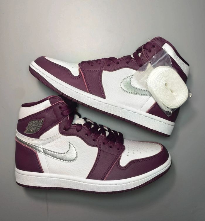 Baskets Jordan one mid blanches et bordeaux pointure 42 neuves avec boîte - photo numéro 3