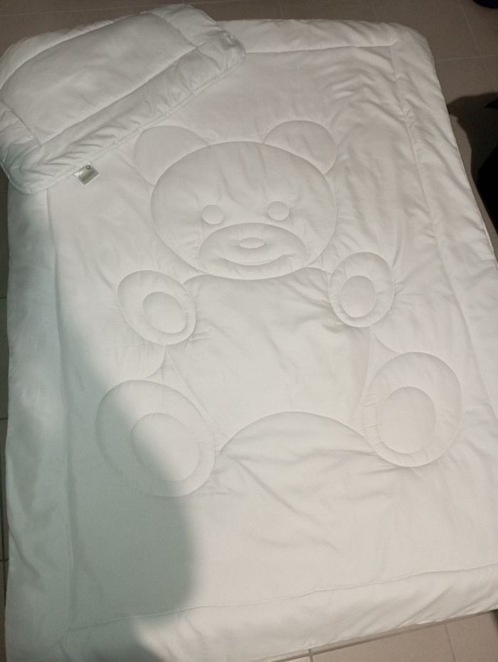 Couverture bébé + oreiller Mack + couverture prémaman+ parures