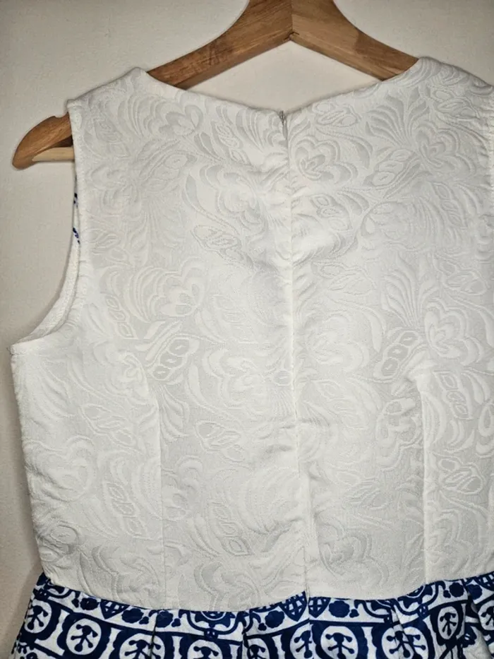 Petite robe blanche et bleue - photo numéro 6