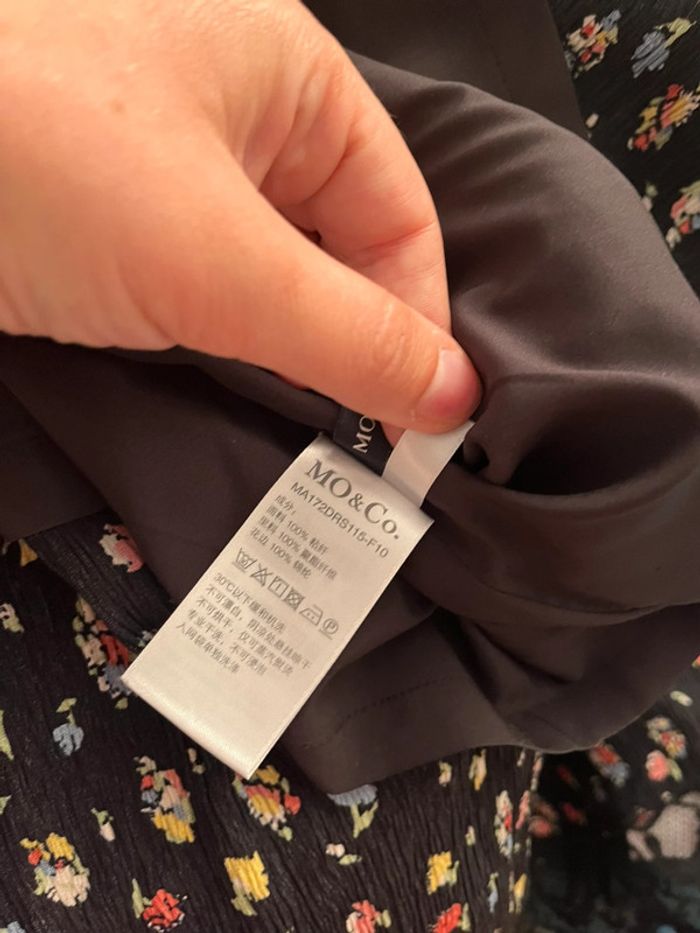 Robe d’été à bretelle noir dos croisé motif fleurs marque mo&co taille s - photo numéro 4