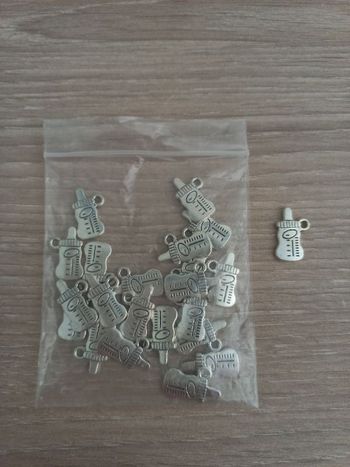 Lot De Pendentifs "Biberon"