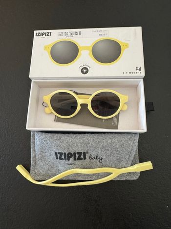 Lunettes de soleil bébé neuve