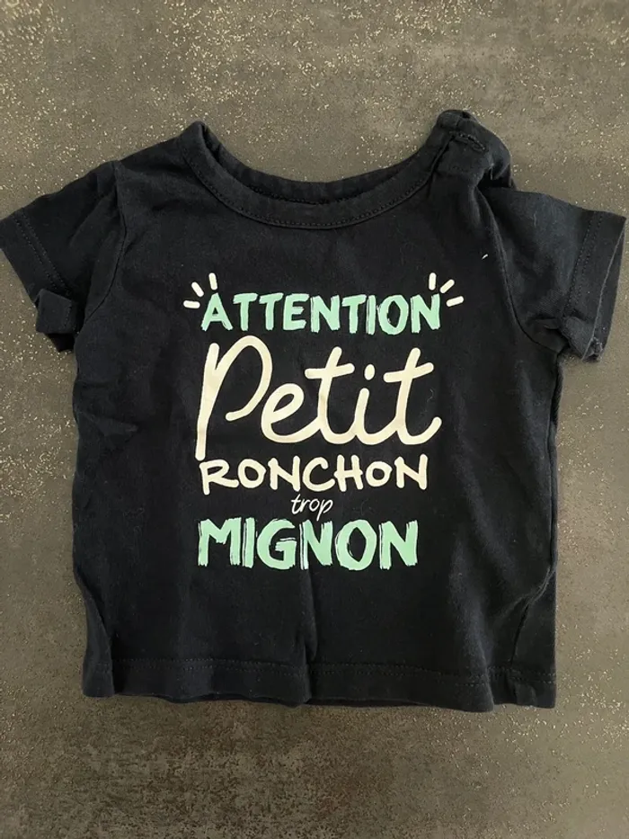 Teeshirt bleu marine manches courtes taille 1 mois marque Kiabi