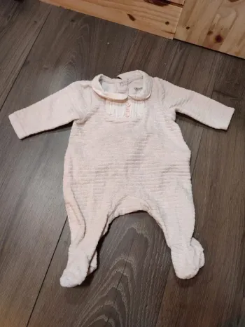 Pyjama rose pâle et blanc orchestra naissance