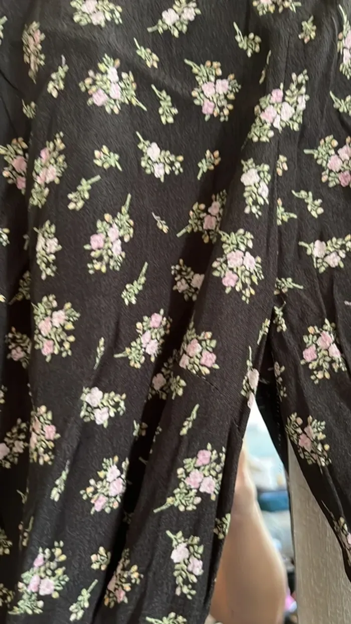 Jolie Robe noir à petites fleurs, taille S (taille grand) , Neuf - H&M - photo numéro 2