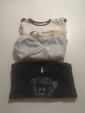 Lot de 3 bodies 6-9mois