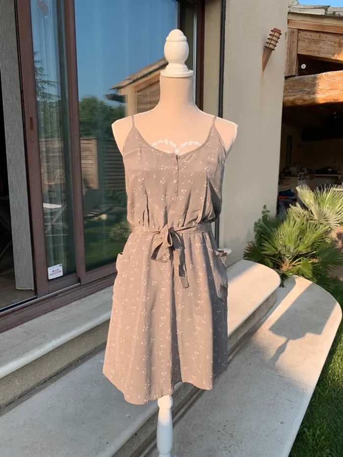 Robe à bretelle en soie grise avec des étoiles blanche taille M Sud Express - photo numéro 16