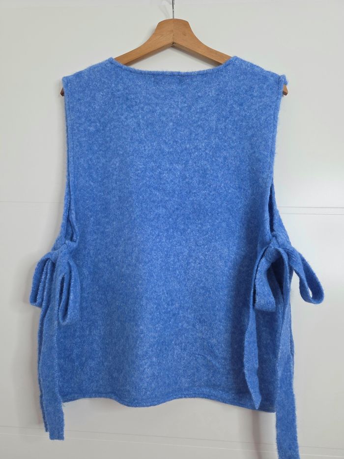 Pull bleu In April 1986 - photo numéro 5