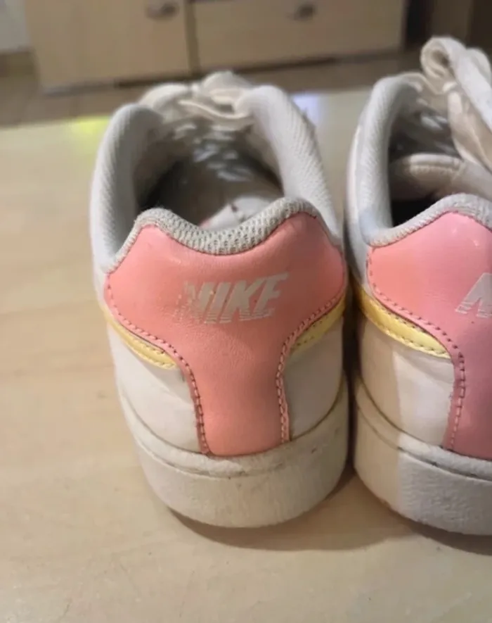 Baskets Nike oranges et blanches - photo numéro 3