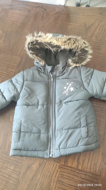 Manteau gris avec capuche mini gang taille 6 mois Neuf jamais porté