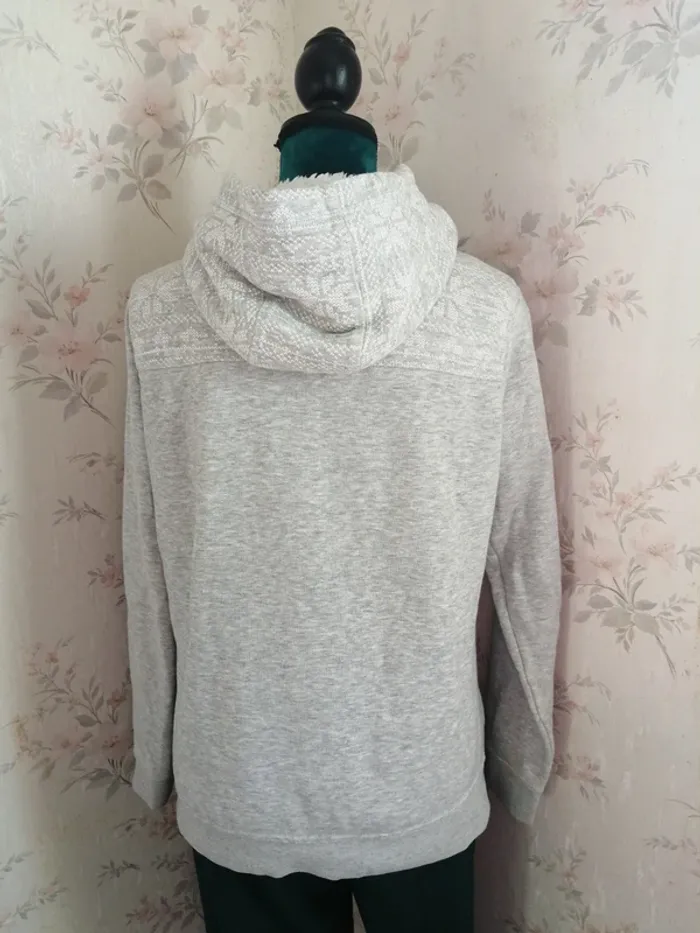Veste à capuche grise fourrée avec poches et motifs blancs / crivit / (M) - photo numéro 7