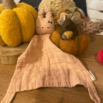 Doudou plat lapin gaze de coton rose