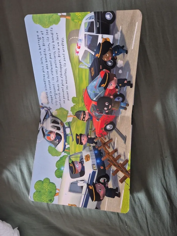 Livre ptit garçon la voiture de police de Brice - photo numéro 6