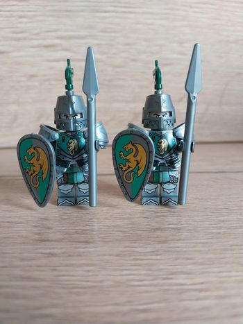 Figurines type lego 2 soldats chevaliers Dragons