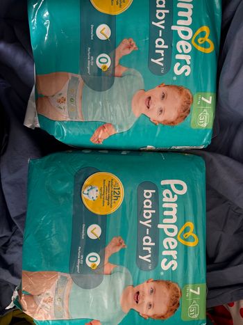 2  boîte couche Pampers taille 7