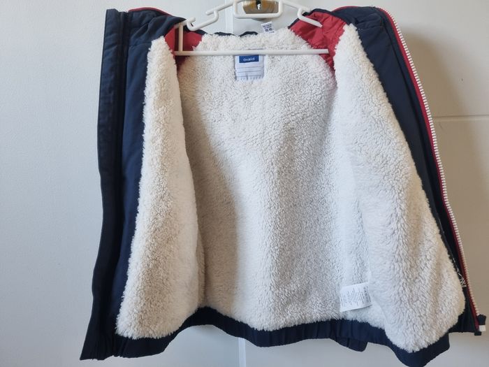 Veste doublée avec capuche garçon 8 ans Okaidi en excellent état - photo numéro 3