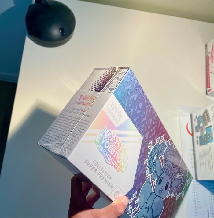 Coffret Pokémon Évolutions Prismatiques EV8.5 – Neuf, Scellé 🌈 - photo numéro 2