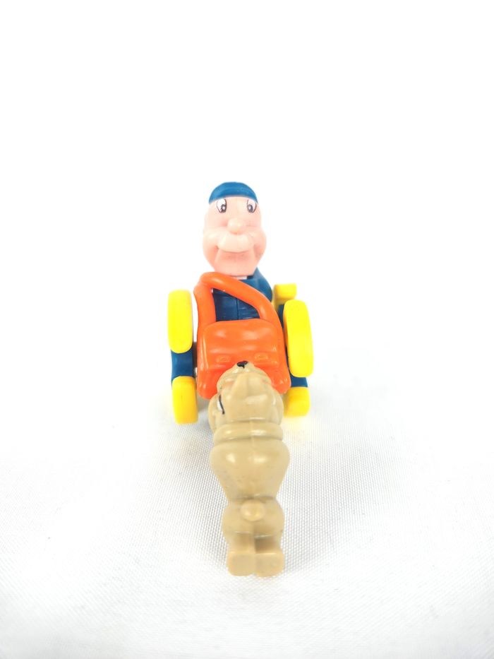 Figurine Kinder Surprise - Facteur et Chien - Collection - photo numéro 4