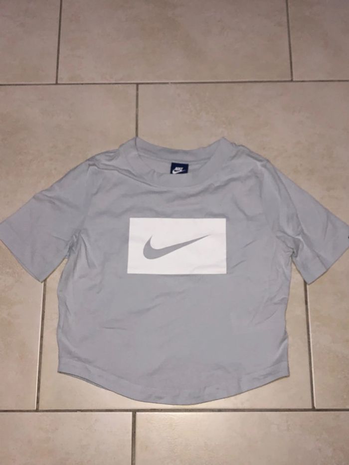 TEE shirt court Nike bleu ciel clair
