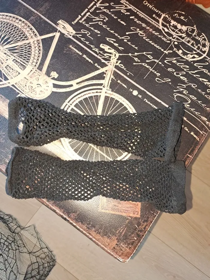 Accessoires sorcière noirs portés 1 fois super état gants et chapeau à voile - photo numéro 11