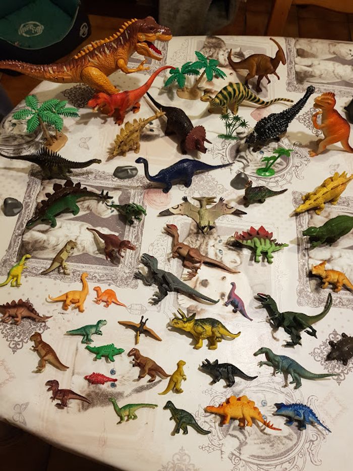 Lot figurine dinosaure Simba Ptéranodon Stégosaurus Delta Sport T-rex