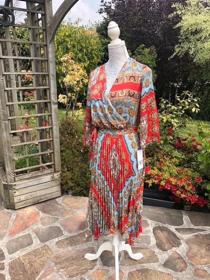 Robe Zara neuve taille S - photo numéro 2