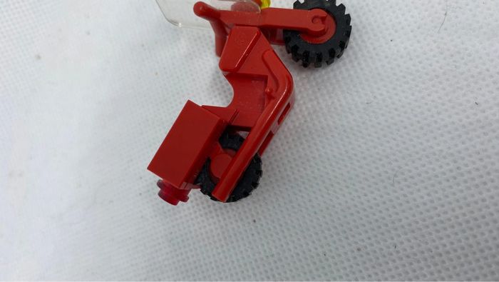 Lego moto ancienne motorcycle Town red + windscreen x81c02 + bb0057 - photo numéro 8