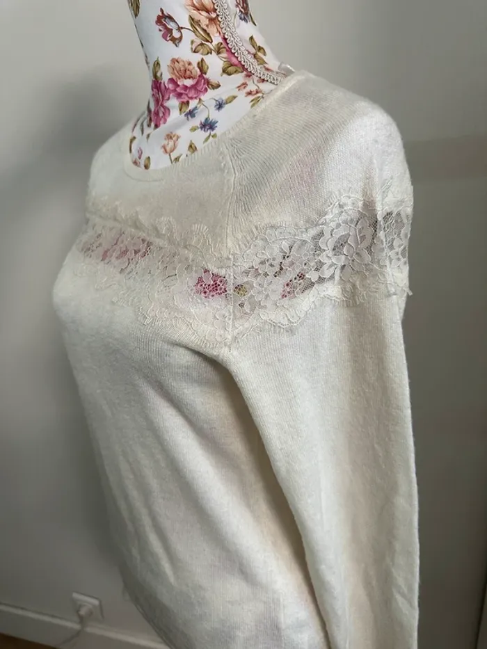 Pull léger blanc cassé avec dentelle - photo numéro 2
