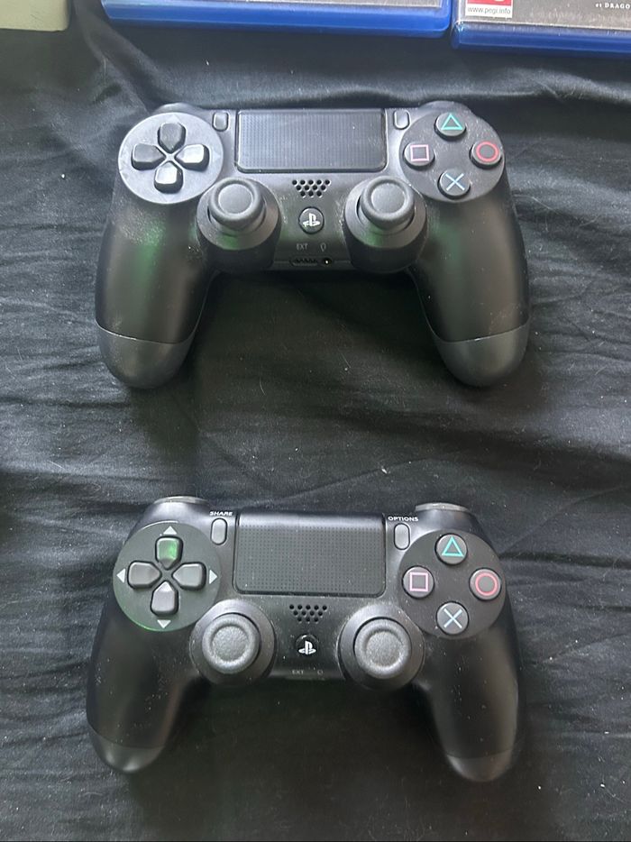 Ps4 Slim 1To + 2 manettes neuves + 4 jeux en excellent état - photo numéro 3