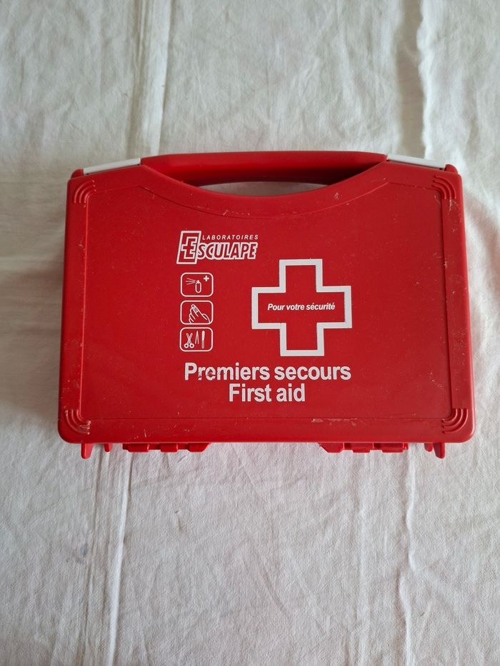 Boîte premier secours vide