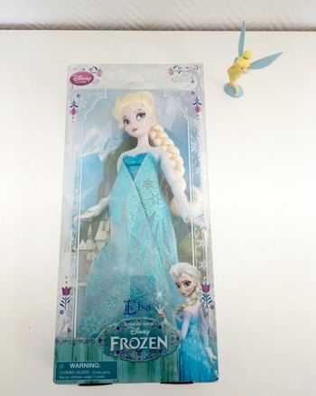 Poupée style barbie Elsa la reine des neiges