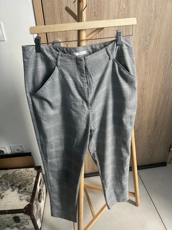 Pantalon gris à carreaux camaïeu taille 42