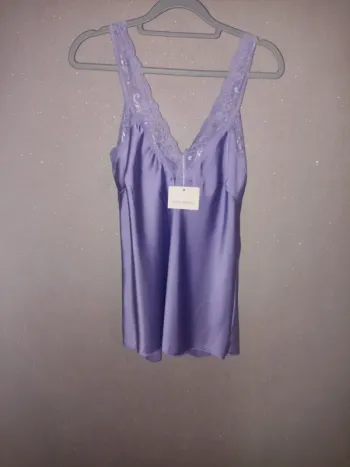 Top mauve satine dentelle