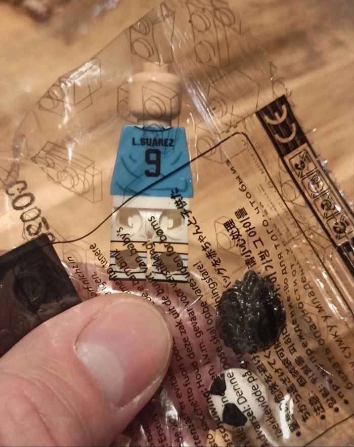 Personnage type Lego football neuf Luis Suarez Uruguay - photo numéro 2