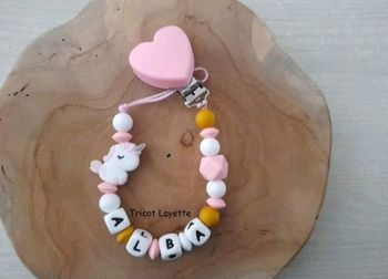 Attache tétine licorne 
