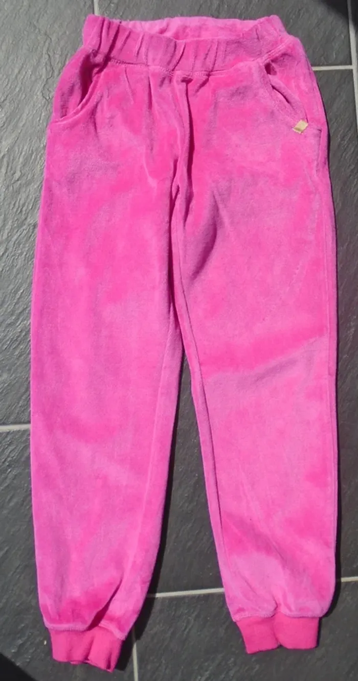 Bas de jogging "winner" fille 8 ans (128 cm) neuf