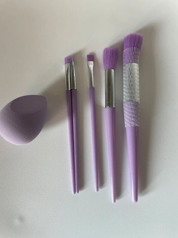 Pinceaux + éponge à maquillage