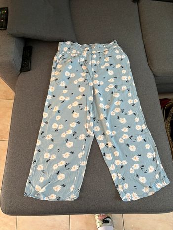 Pantalon large 7/8e bleu clair fleuri