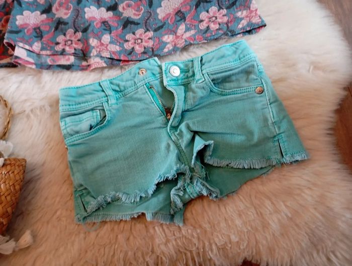 Lot fille 💖 blouse Louise Misha + short Zara 4 ans - photo numéro 2