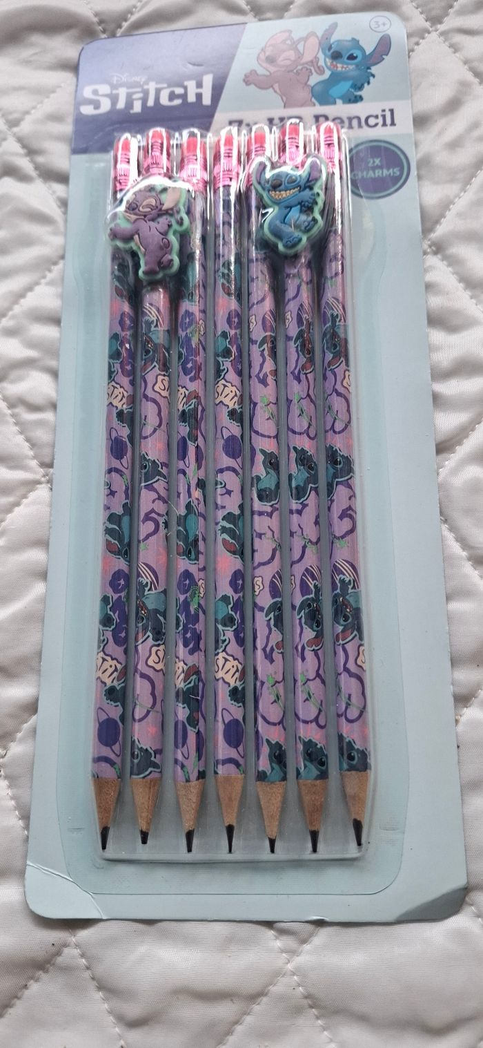 Lots de 7 crayon des papiers stitch