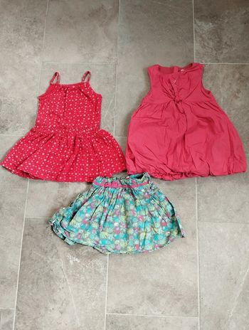 Lot robes+ jupe fille 24 mois