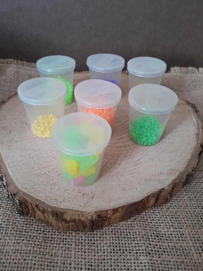 Lot de 7 petits pots de perles - photo numéro 4