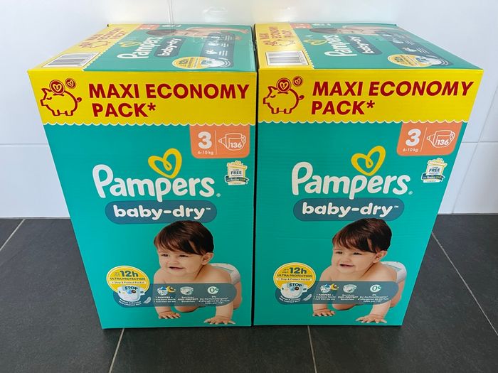 2 Maxi packs couches Pampers