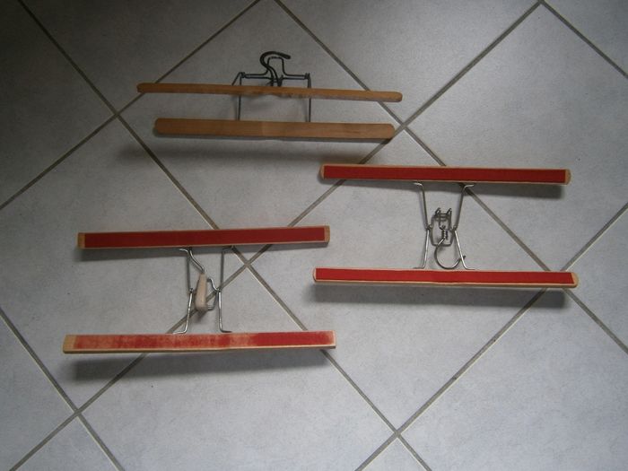 Lot de 3 cintres à pince en bois 35 cm - photo numéro 4